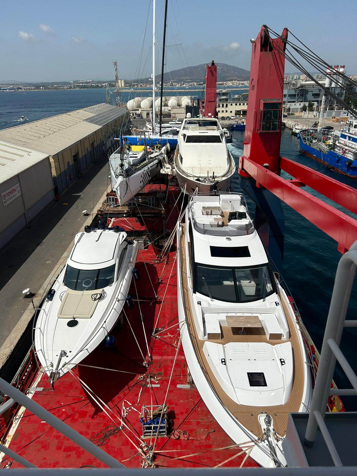 Yacht transportation dubai